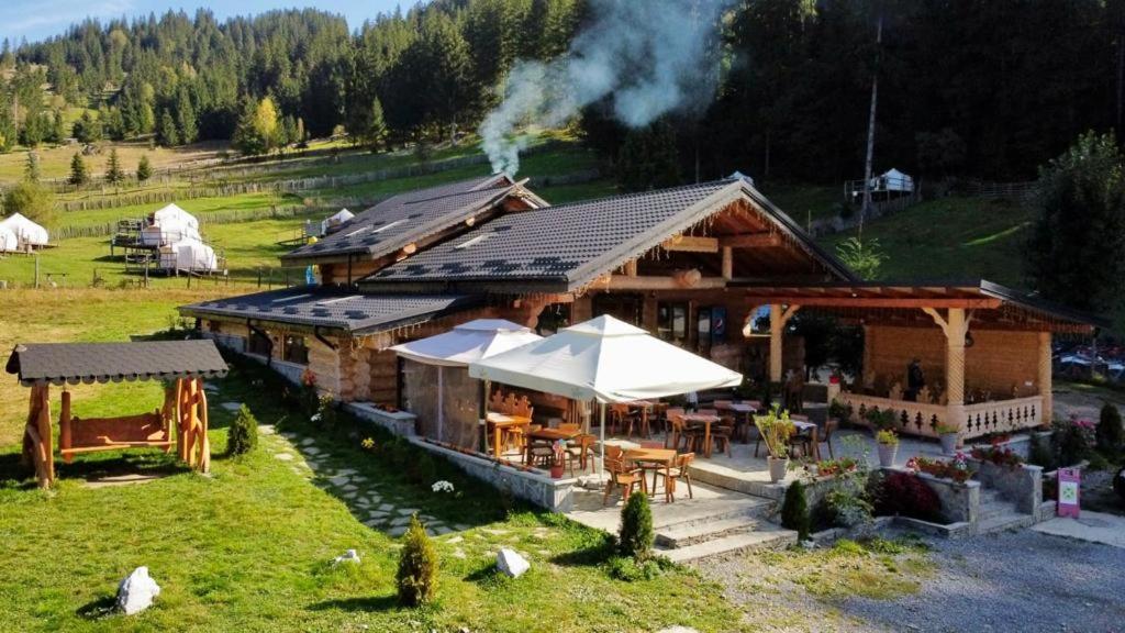 Pensiunea Mireasma Bucovinei Crucea Bagian luar foto