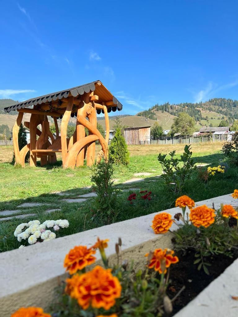 Pensiunea Mireasma Bucovinei Crucea Bagian luar foto