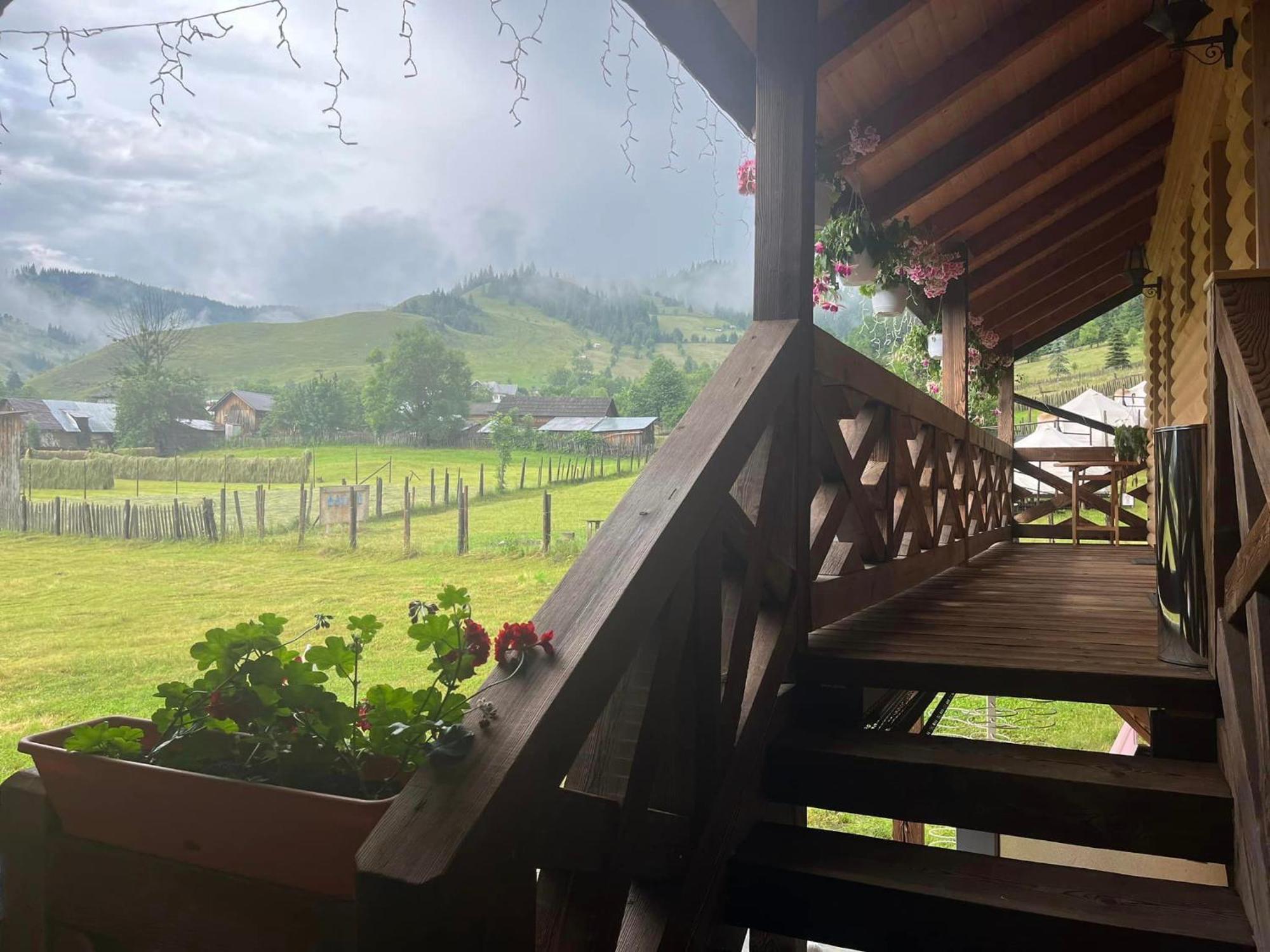 Pensiunea Mireasma Bucovinei Crucea Bagian luar foto