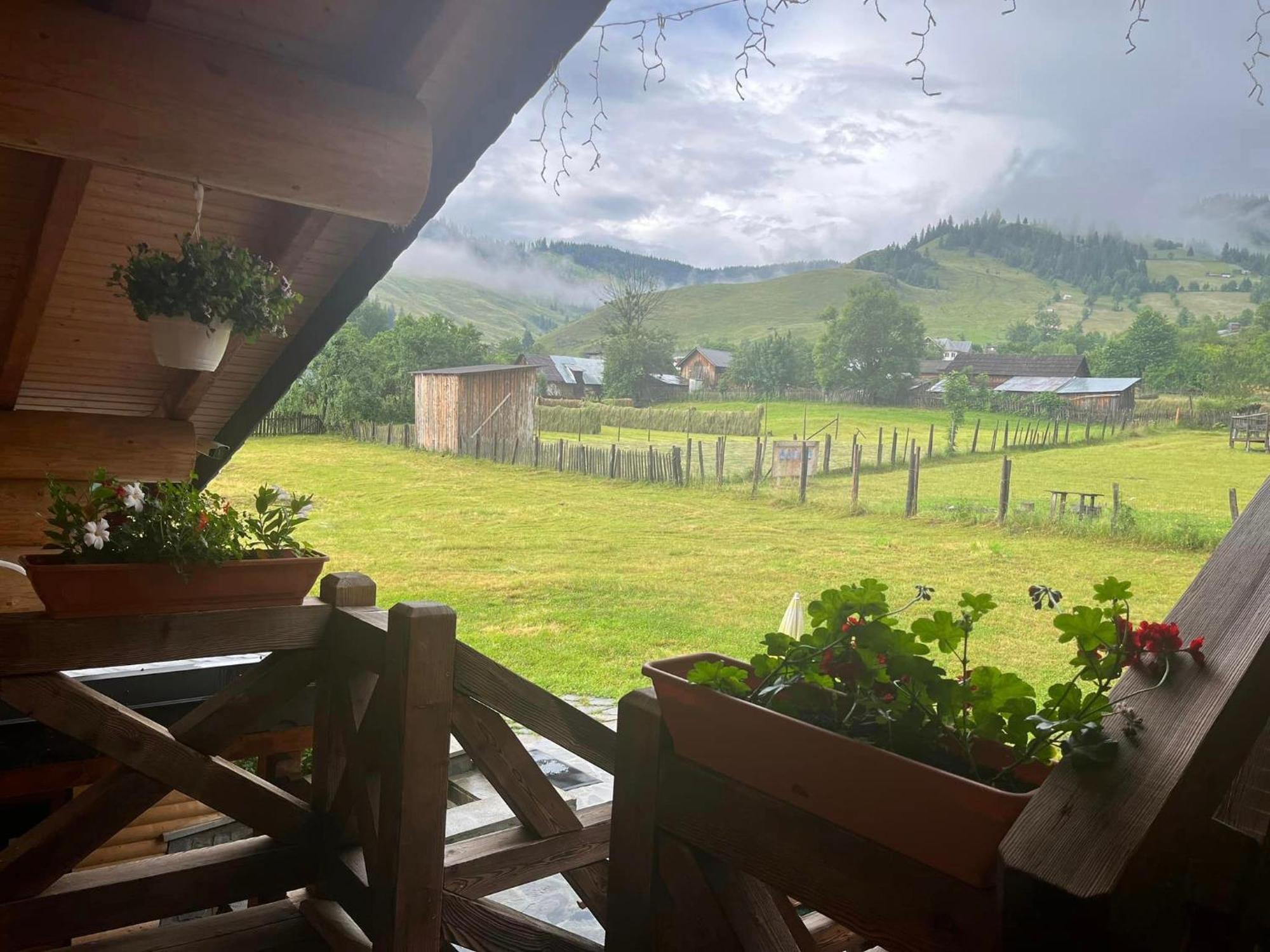 Pensiunea Mireasma Bucovinei Crucea Bagian luar foto