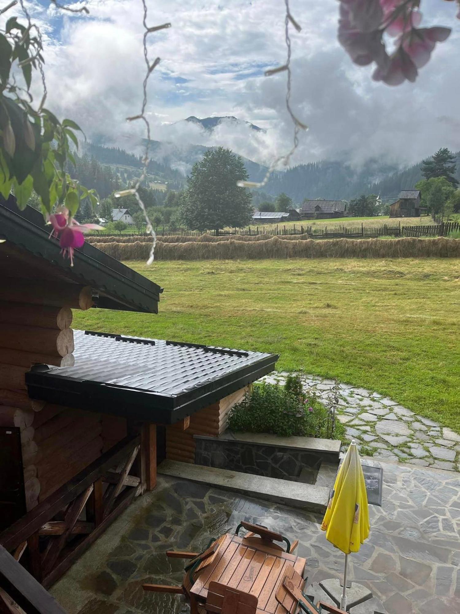 Pensiunea Mireasma Bucovinei Crucea Bagian luar foto
